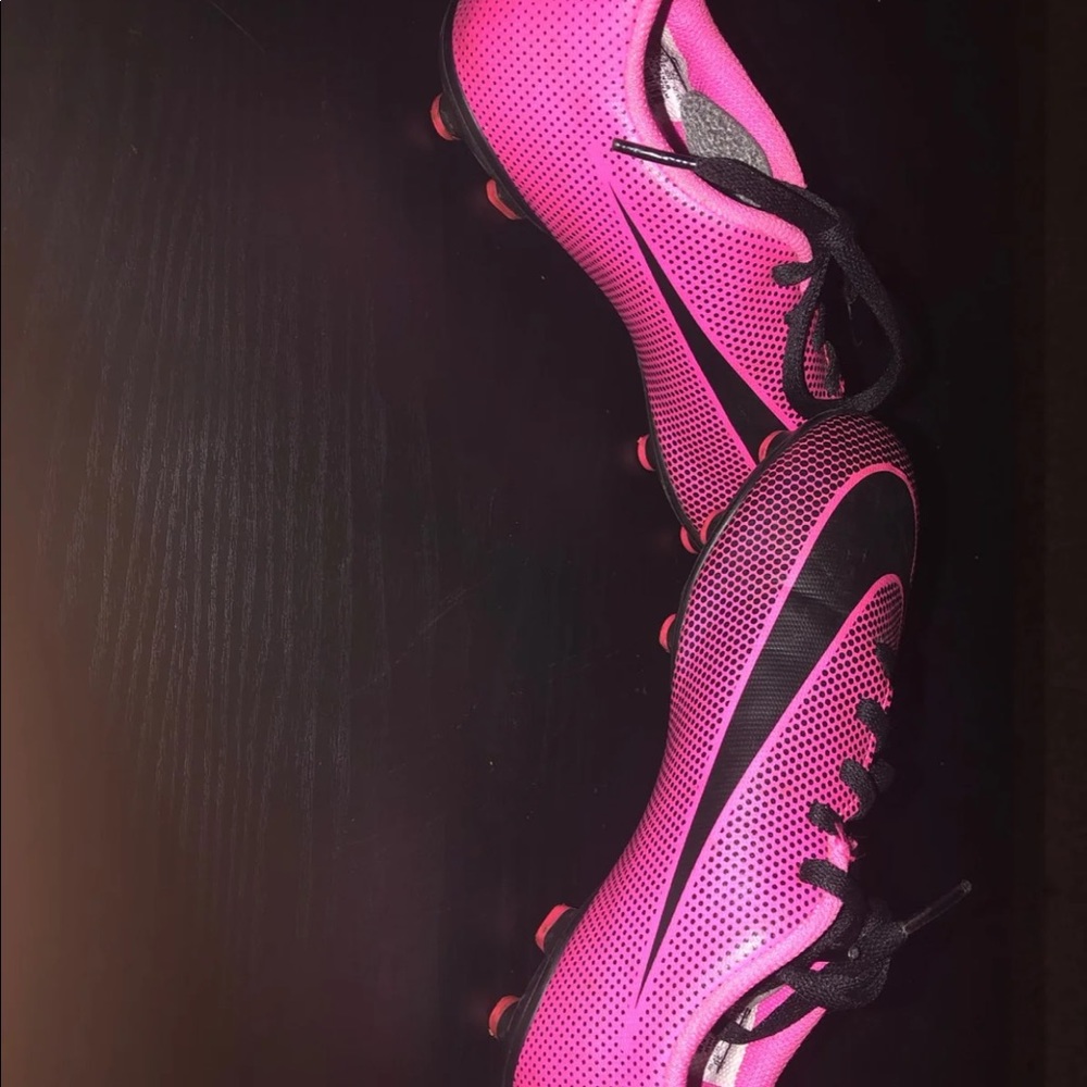 Pink girls nike cleats